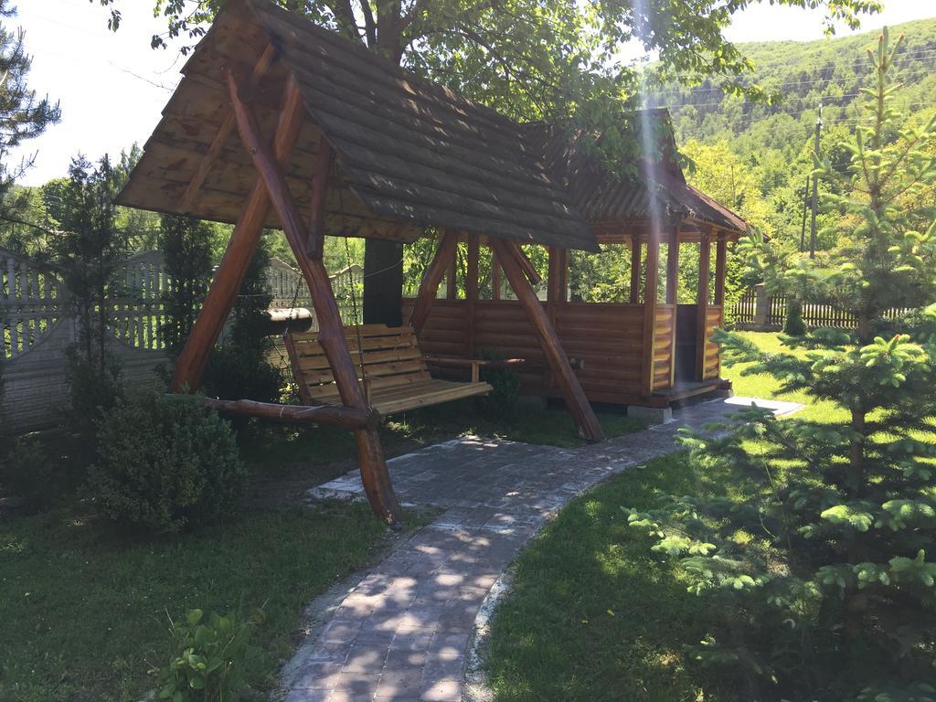 Котетж У Вілла Діола Kosiv Exterior foto